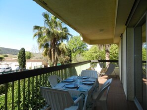 Outdoor dining - 2-room apartment with terrace and parking in Le Lavandou (Le Lavandou)