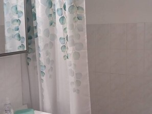 Hair dryer - Bright studio with balcony, mountain view, 25m² (Le Biot)