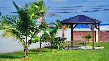 Room, 1 Bedroom, Accessible, Smoking | Property grounds
