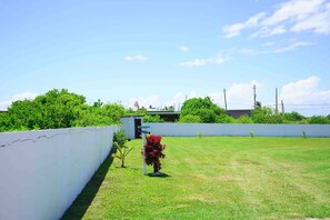 Habitación, 1 habitación, accesible para personas con discapacidad, fumadores | Jardines del alojamiento