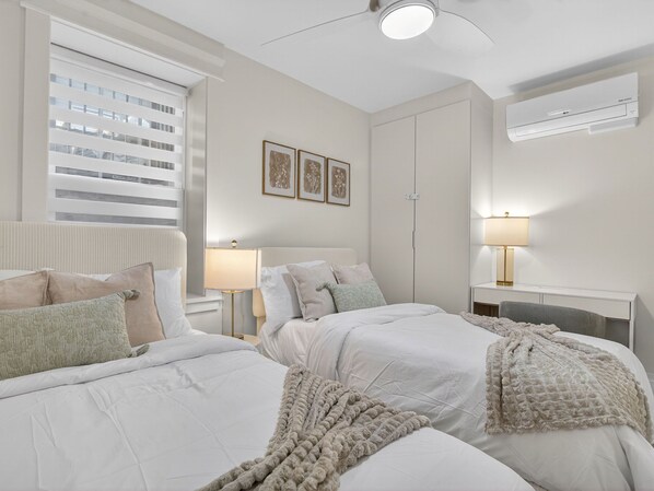 Strykejern/-brett, reiseseng for barn, wi-fi og sengetøy