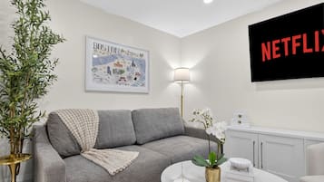 Smart TV, table tennis