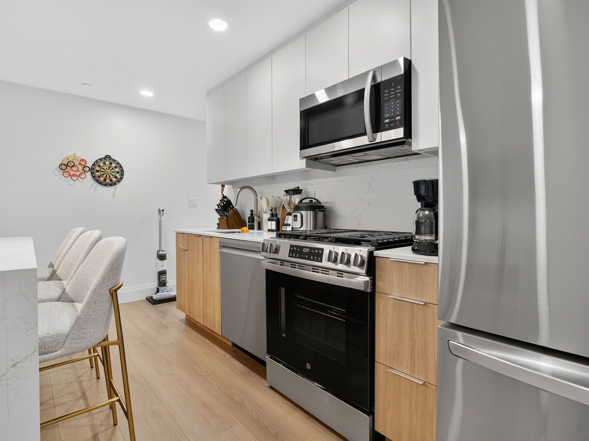 Kühlschrank, Mikrowelle, Ofen, Herdplatte