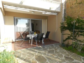 Outdoor dining - 2-room apartment, terrace and parking, Bormes-les-Mimosas (Bormes-les-Mimosas)