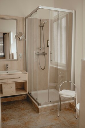 Bathroom - Upstalsboom Parkhotel Gästehaus  (Emden)