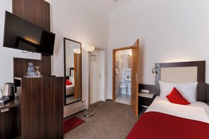 Basic Single Room | Free WiFi - Upstalsboom Parkhotel Gästehaus  (Emden)