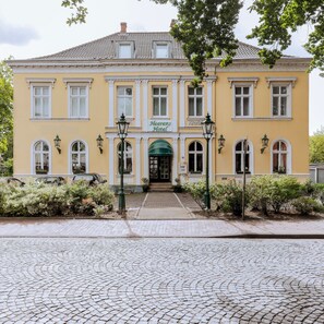 Exterior - Upstalsboom Parkhotel Gästehaus  (Emden)