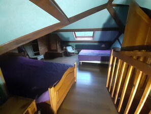 4 habitaciones, tabla de planchar con plancha y wifi 