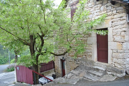 Gîte “La Bélugue” in Ste-Enimie: Mountain View, Wi-Fi, Air Conditioning