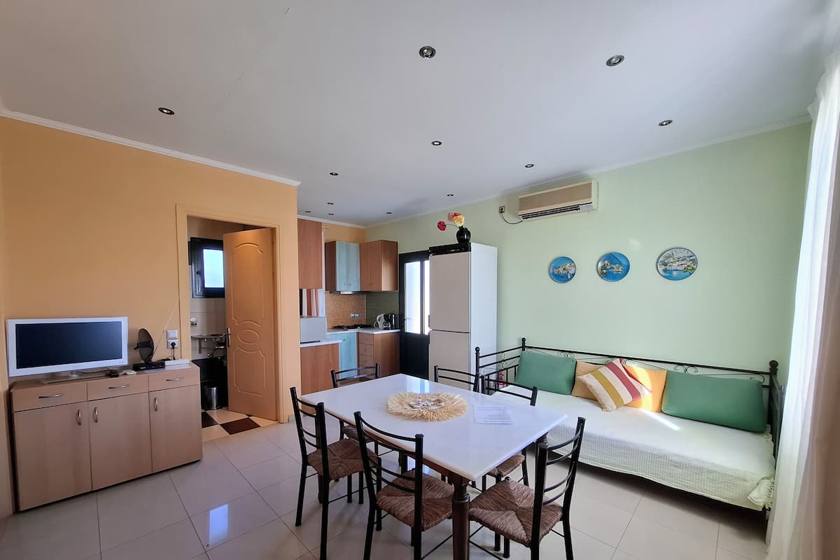 House, 2 Bedrooms, Garden View | Living area