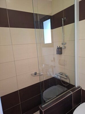 House, 2 Bedrooms, Garden View | Bathroom | Shower, hair dryer, towels, toilet paper - Suli Residences (Kefalonia)
