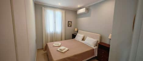 Maison, 2 chambres, vue sur le jardin | Fer et planche à repasser, lit de bébé (gratuit)