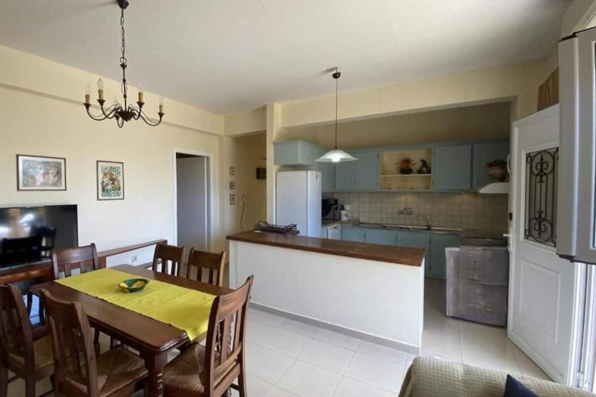 Apartment, 2 Bedrooms, Garden View | Living area