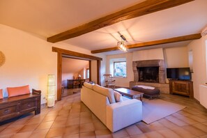 TV - Gîte Les 3 Rivières - charm, comfort and nature (Minihy-Tréguier)