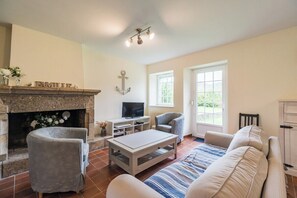 TV - Charming house, the Tissanderie in Saint-Carreuc (Saint-Carreuc)