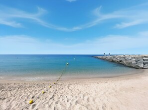 Beach - Stylish 2BR with Beach Access (Dubai)