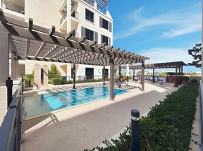 Outdoor pool - Stylish 2BR with Beach Access (Dubai)