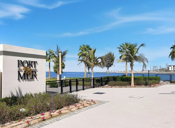 Exterior - Stylish 2BR with Beach Access (Dubai)