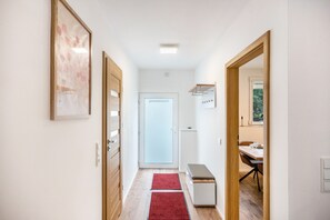 Interior - Apartment “Maxim” with Mountain View, Shared Terrace and Wi-Fi (Saarburg)