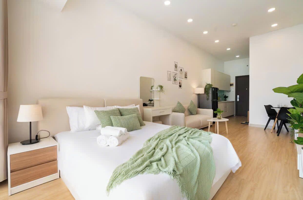 Suite Grand, 1 habitación, vista a la ciudad, junto a la alberca | Sábanas de algodón egipcio, ropa de cama de alta calidad y edredón 