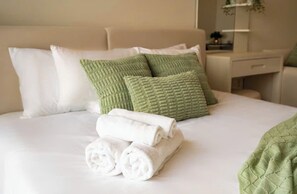 Grand Suite, 1 Bedroom, City View, Poolside - Kotrip Saigon Airport Park Legend Luxury (Tan Son Hoa)
