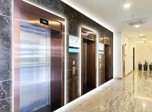 Lift - Kotrip Saigon Airport Park Legend Luxury (Tan Son Hoa)