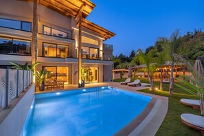 Outdoor pool - Athena’s Luxury 3-Bedroom Villa with Private Pool & Garden in Koskinou of Rhodes (Koskinou)