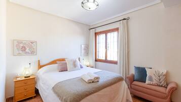 2 bedrooms, free cots/infant beds, bed sheets