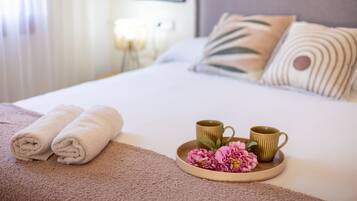 2 bedrooms, free cribs/infant beds, bed sheets