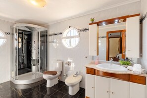 Shower, towels - Flamenca Beach by Fidalsa (Orihuela)