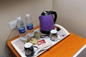 Coffee and/or coffee maker - Cozy Room with Stunning Pyramids View (Giza Governorate)