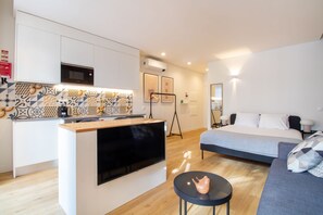 Standard Studio | Private kitchen - Caldeireiros 95 by LovelyStay (Porto)