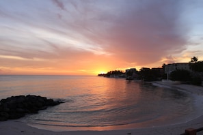 Beach - #101 Oceanview beachfront Maxwell Beach Villas (Oistins)