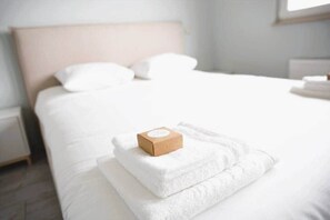 Iron/ironing board, WiFi, bed sheets - Charming modern 2 BR apartment (Hesperange)