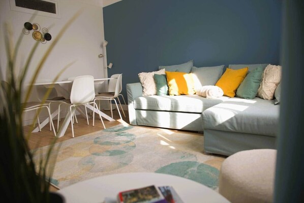 TV - Beautiful Cosy 2BR Apartment (Luxembourg City)