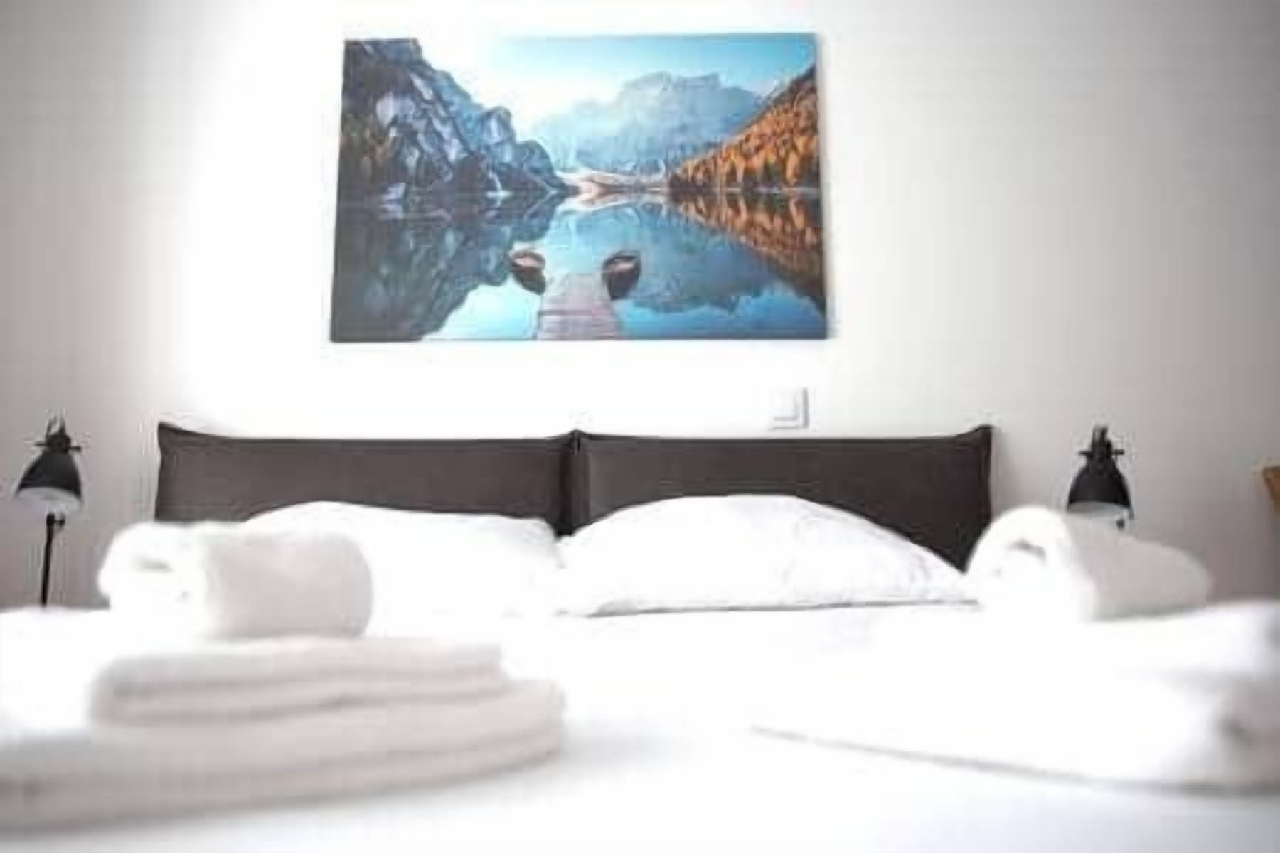 Ferros/tábuas de passar roupa, Wi-Fi, roupa de cama