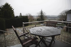 تناول الطعام بالخارج