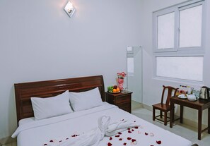 Superior Double Room | In-room safe, desk, laptop workspace, blackout drapes