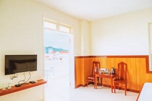 Deluxe Quadruple Room, City View