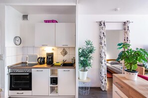 Fridge, microwave, oven, stovetop - Apartment "Räuberhöhle" with Balcony and Wi-Fi (Goslar)