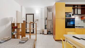 BĂŒgeleisen/BĂŒgelbrett, WLAN, BettwĂ€sche