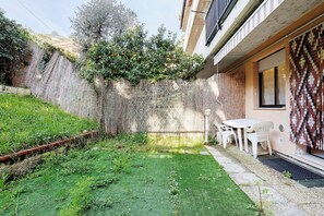 Outdoor dining - Apartment 'Cà Daa Richetina' with Private Garden and Wi-Fi (Lerici)