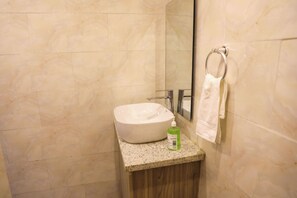 Luxury Apartment, Balcony | Bathroom - ED - Havilah Suites (Abuja)