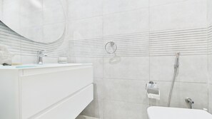Bathroom - Spacious 2 BR with Sea & Marina View  (Dubai)