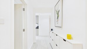 Living area - Spacious 2 BR with Sea & Marina View  (Dubai)