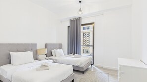 Free WiFi - Spacious 2 BR with Sea & Marina View  (Dubai)