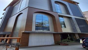 Fachada de la propiedad