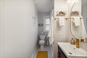 Assecador de cabells, tovalloles, sabó i xampú 