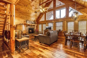 TV, fireplace, video games - Smoky Serenity Chalet (Gatlinburg)