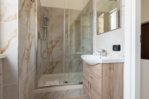 Comfort Quadruple Room, Balcony | Bathroom | Hair dryer, towels, soap, shampoo